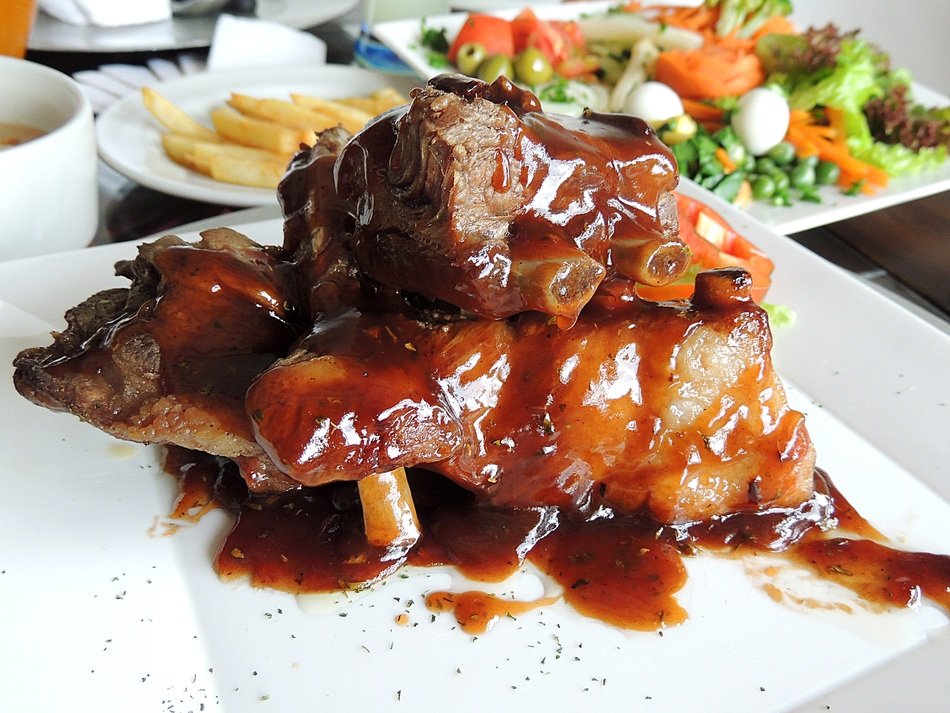 barbecue ribs as a restaurant dish