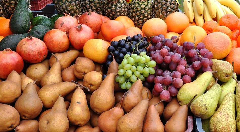 mix of fruits on the market