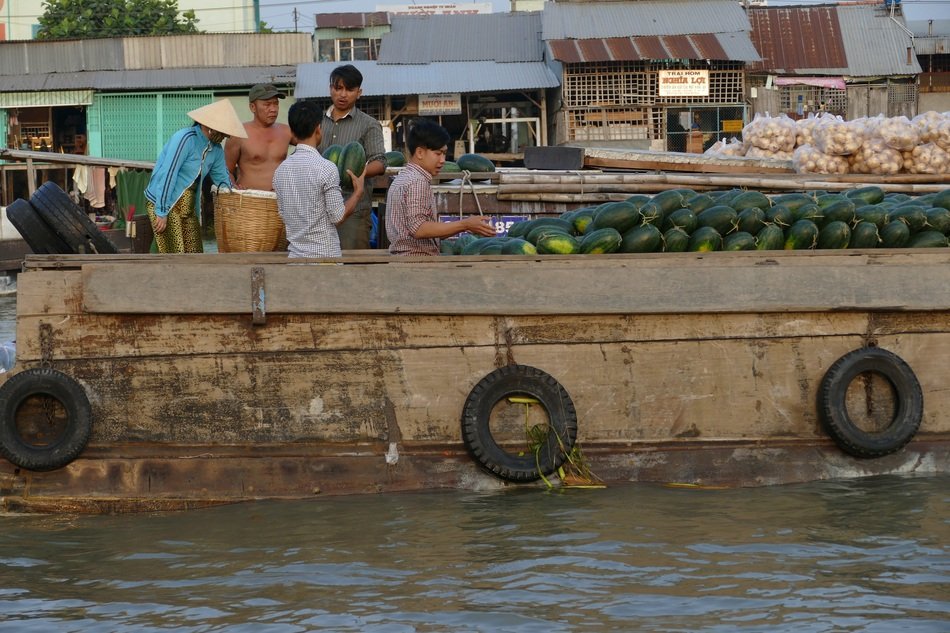 vegetable market on the river in vietnam