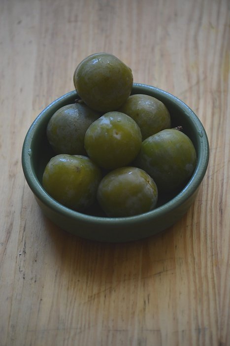 plums as food