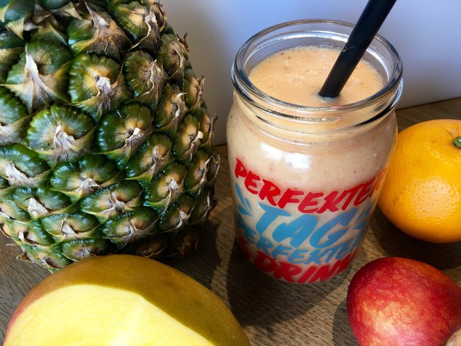 orange and pineapple smoothie