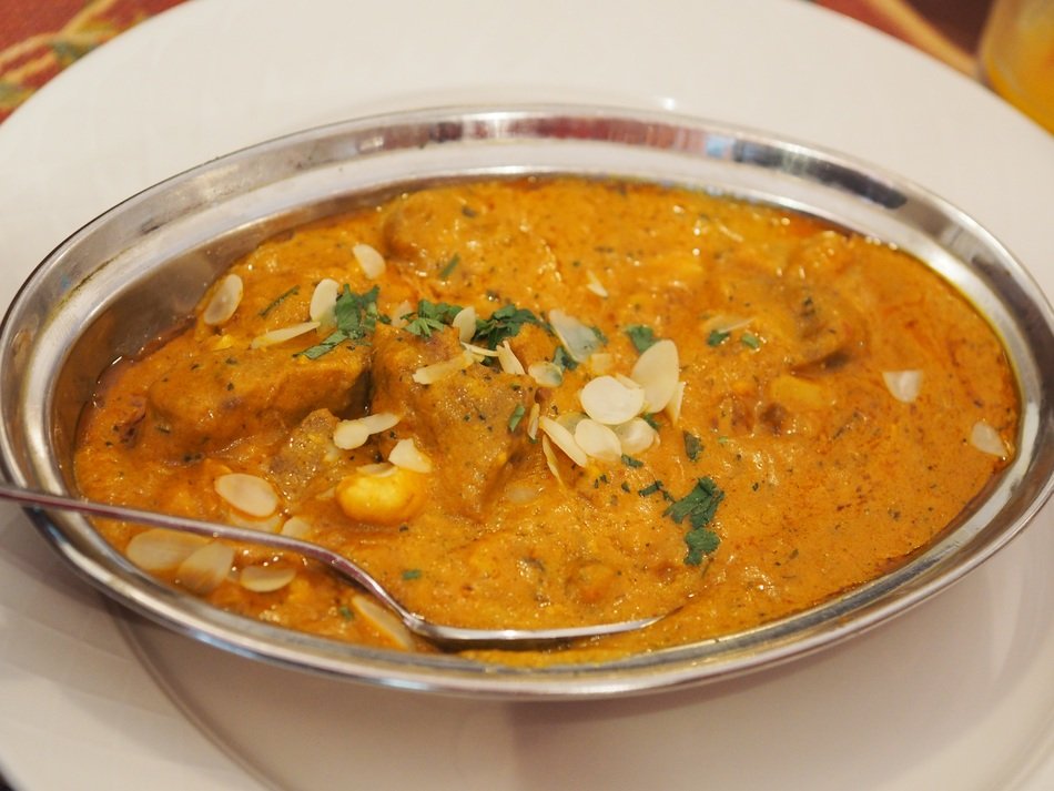 Yellow sauce made of lamb