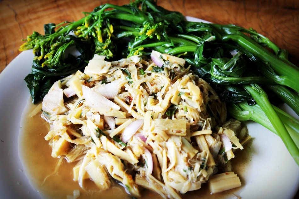 Spicy meal made of bamboo ,chicken and chili