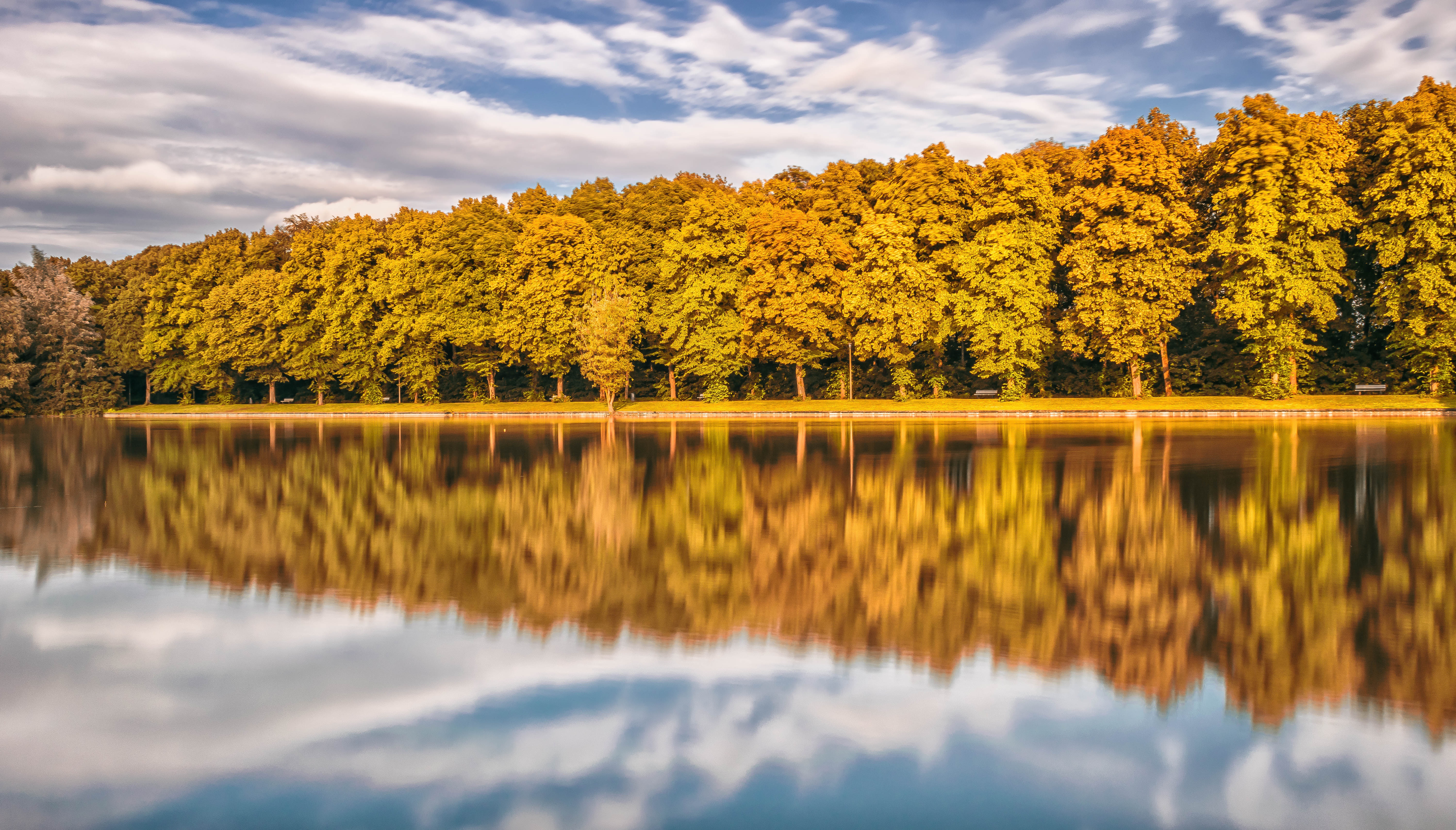 Отражение Осени В Воде Фото