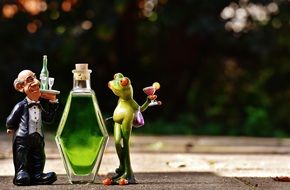 waiter and frog with a cocktail