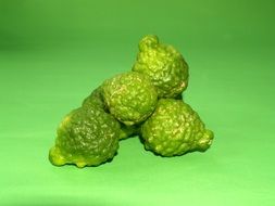 bergamot is a green fruit