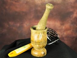 wooden mortar for spices and device for the preparation of mashed potatoes