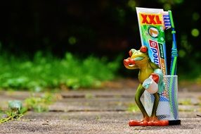 frog is brushing his teeth