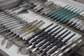many dental instruments