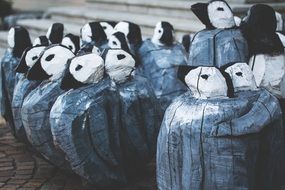 Arts wood penguins