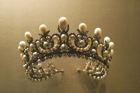 vintage Diadem with pearls