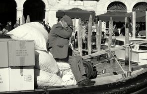 Black and white photo of the old man in Venezia