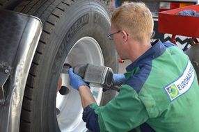 Tire Repairer