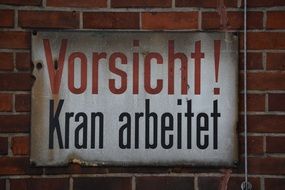 vorsicht! kran arbeitet as a writing on the wall