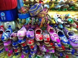 traditional shoes in the Turkish market