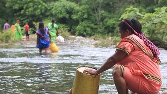 indian women wash in the river