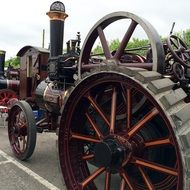 oldtimer Traktor with Steam Machine