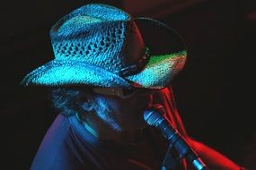 Singer on the perfomance
