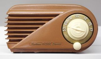 brown retro radio