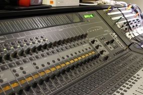 Music mixing console