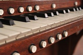 organ keyboard with buttons