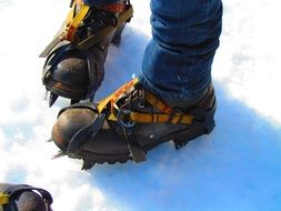 feet in shoes with spikes