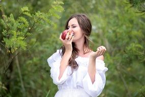 young woman with an apple outdoor