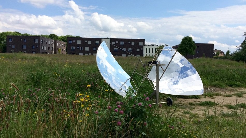 solar cooker on the lawn