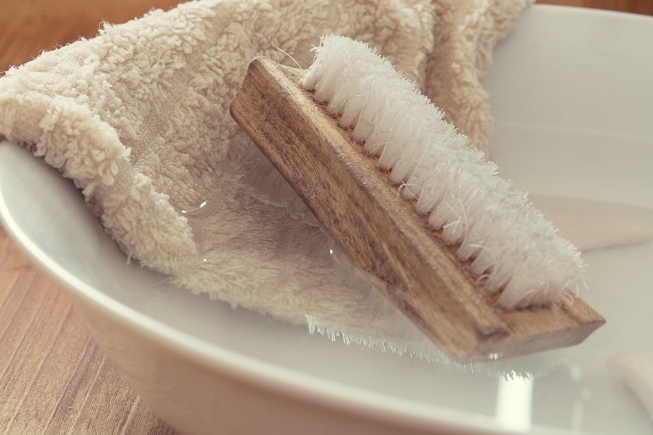 dishwashing brush
