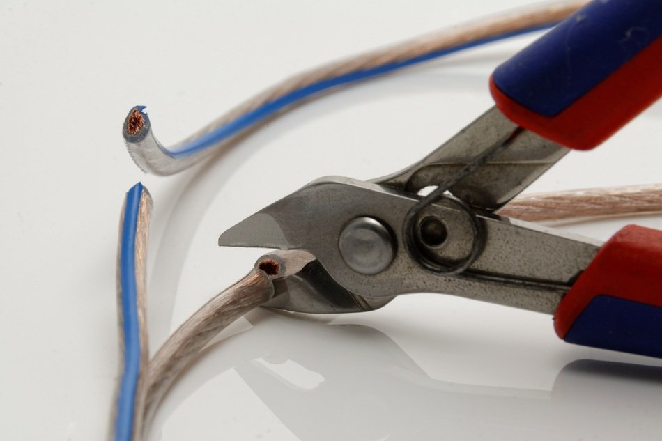 pliers cut cable