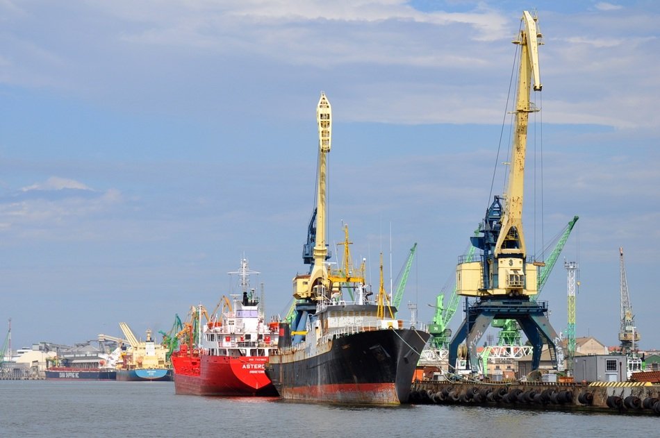 Picture of Port Ships