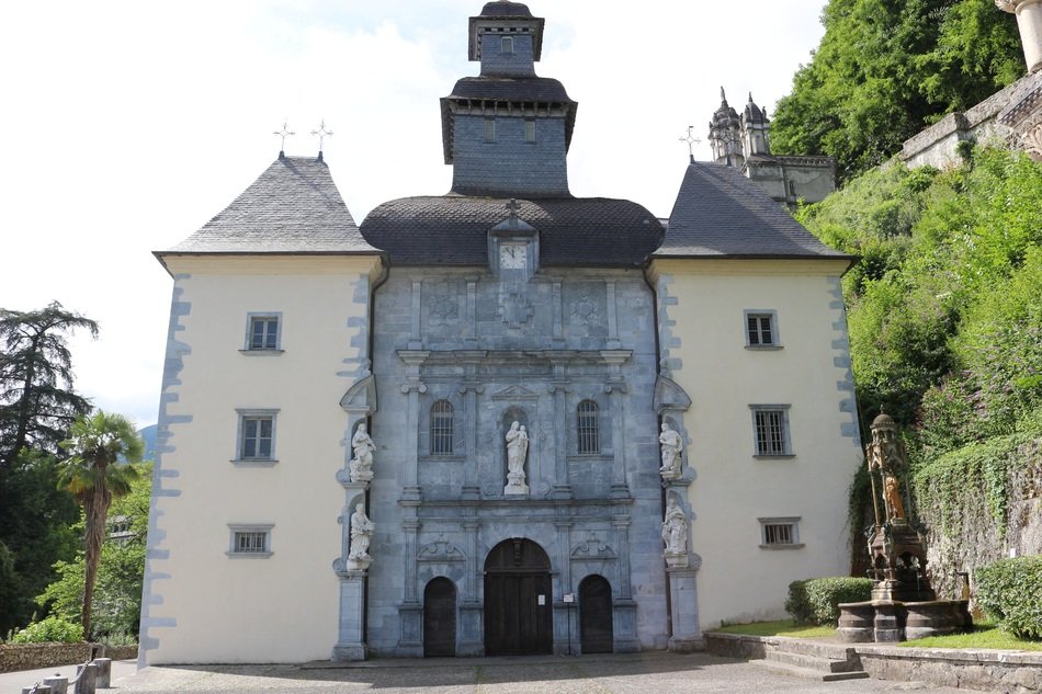 panorama of the church with different sculptures on the facade
