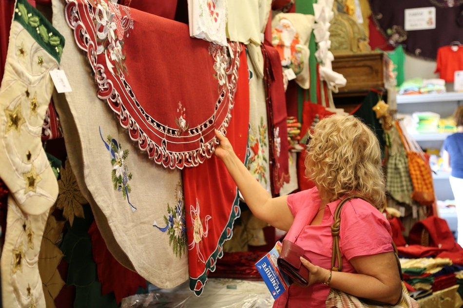 multi-colored tablecloths at the bazaar in Madeira