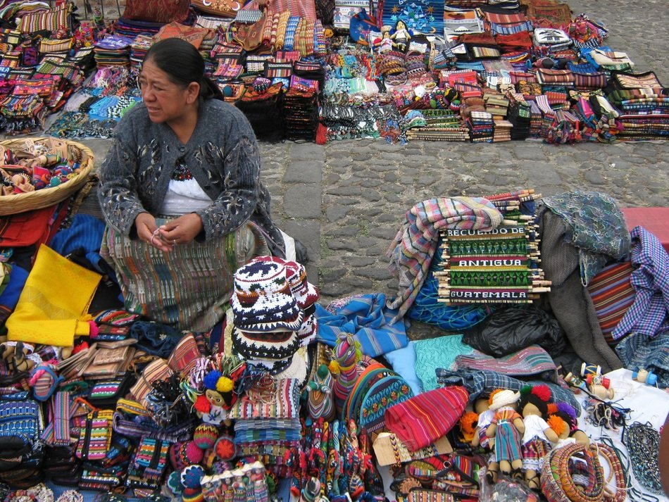 woman-artisan in the market
