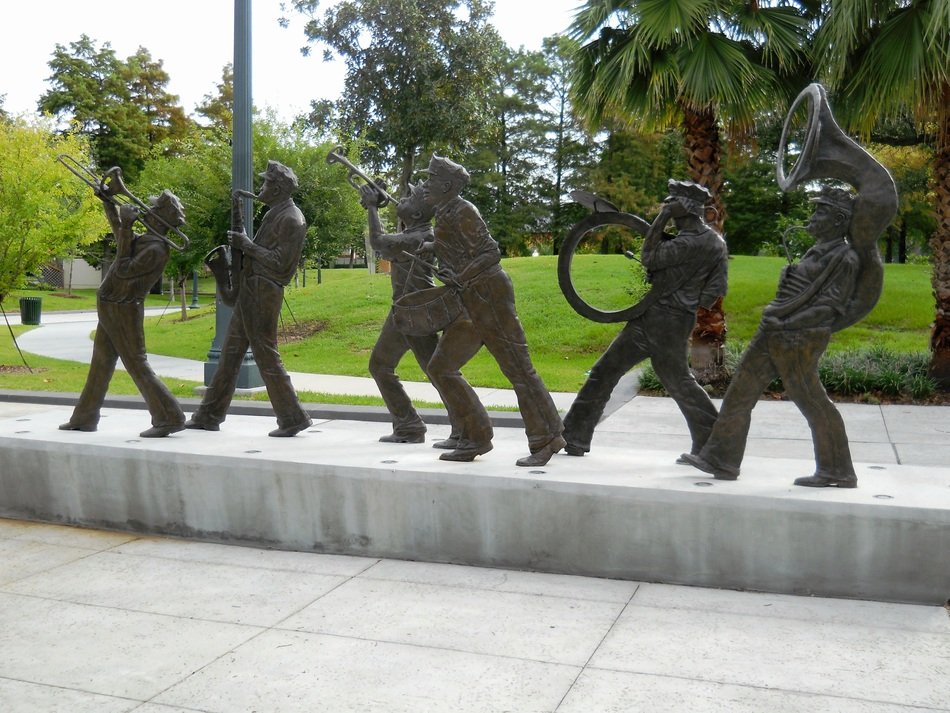 sculpture in the form of jazz performers in the park