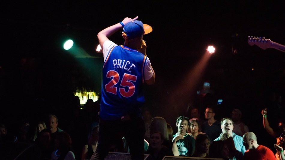 singer on the nightclub scene