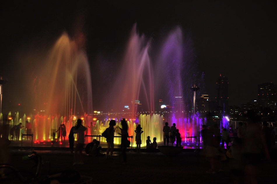 musical fountains at night in seoul