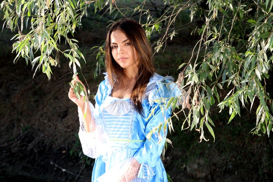 Picture of girl and tree