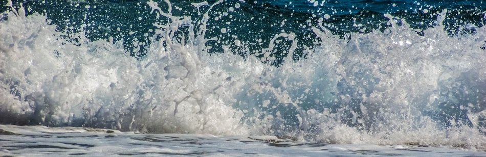 wave smashing the beach