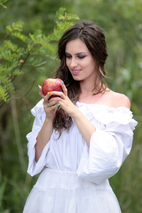 girl in snow white dress with an apple