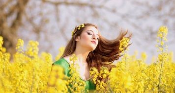 pretty Girl Camp yellow Flowers