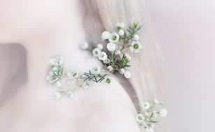 white flowers for romance