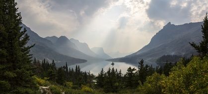mountain Lake in gorgeous landscape, usa, montana, glacier national park