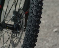 mountain bike spike wheel