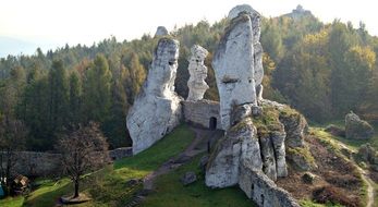 picturesque Ogrodzieniec Rocks