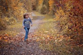 Girl walks in autumn park