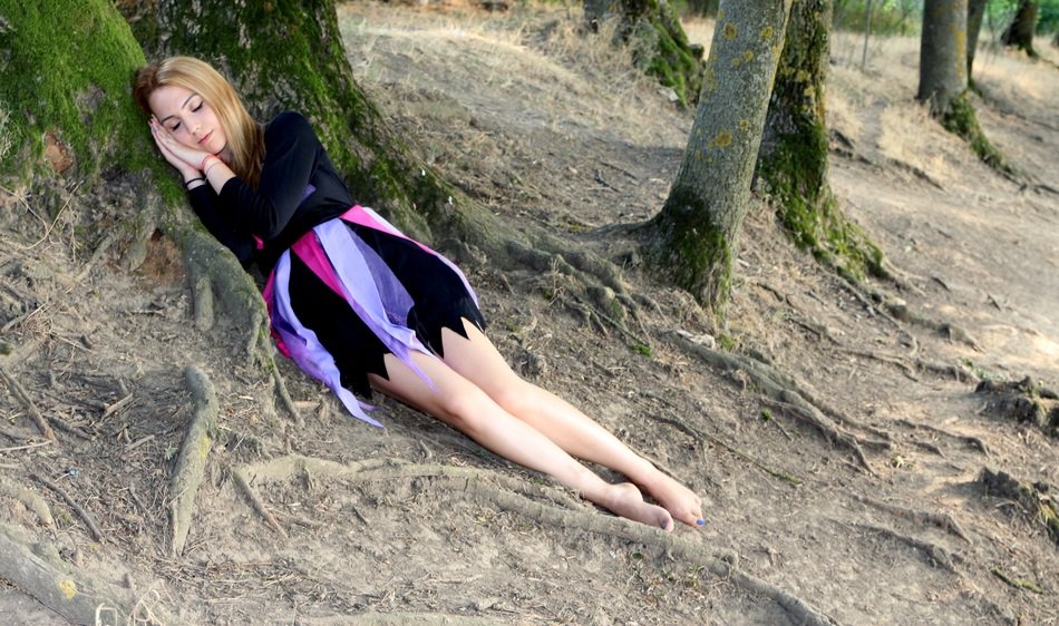 girl sleeping on the tree roots
