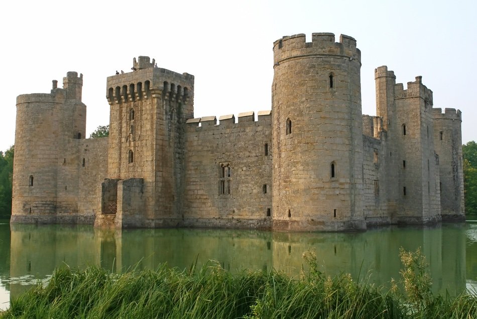 castle as a fortress in Britain