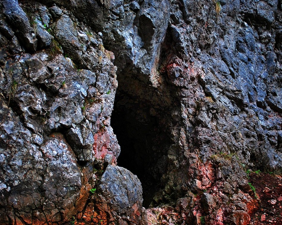 entrance to the grotto in the Tatras close up