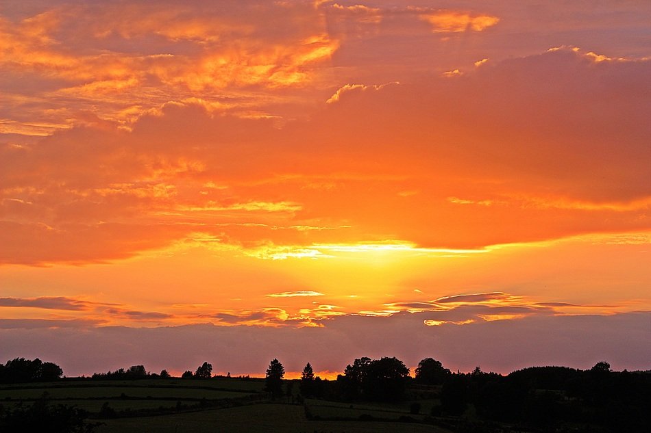 incomparable Setting Sun